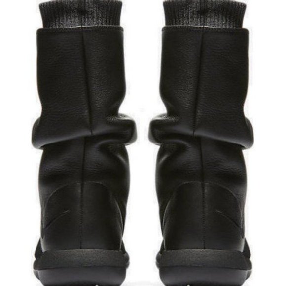 Nike ROSHE Two Hi Flyknit Trainer Sneakers - Picture 5 of 8